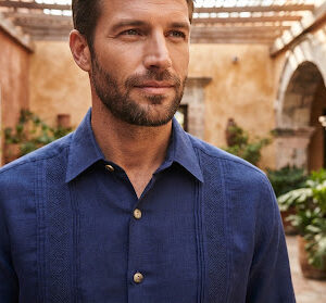 Guayabera de lino añil
